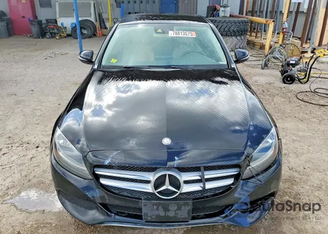 2016 Mercedes-Benz C 300 z USA, uszkodzony, nr VIN 55SWF4JB1GU125504